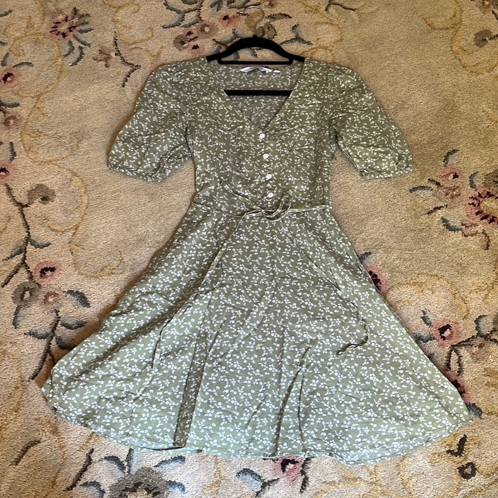 & Other Stories green floral button dress with waist tie, size 0 / 32
